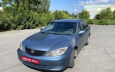Toyota Camry V40, 2004 год, 780 000 рублей, 2 фотография