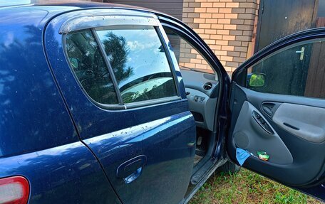 Toyota Vitz, 2000 год, 300 000 рублей, 3 фотография