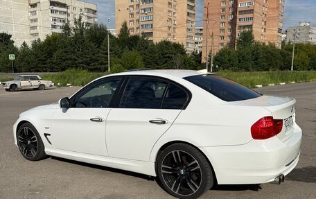 BMW 3 серия, 2011 год, 1 300 000 рублей, 3 фотография