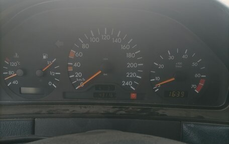 Mercedes-Benz E-Класс, 1997 год, 330 000 рублей, 6 фотография
