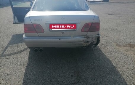 Mercedes-Benz E-Класс, 1997 год, 330 000 рублей, 3 фотография