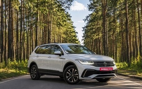 Volkswagen Tiguan II, 2022 год, 2 290 000 рублей, 1 фотография