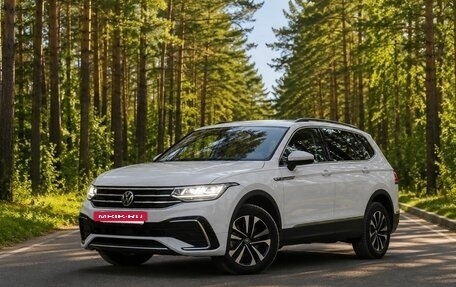 Volkswagen Tiguan II, 2022 год, 2 290 000 рублей, 3 фотография
