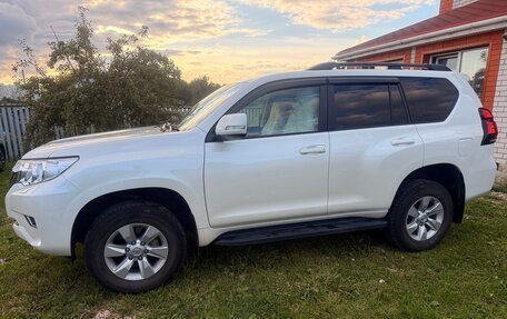 Toyota Land Cruiser Prado 150 рестайлинг 2, 2021 год, 6 100 000 рублей, 7 фотография