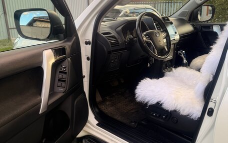 Toyota Land Cruiser Prado 150 рестайлинг 2, 2021 год, 6 100 000 рублей, 10 фотография