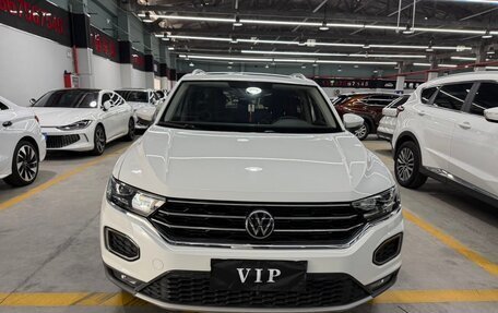 Volkswagen T-Roc I, 2022 год, 1 700 000 рублей, 1 фотография