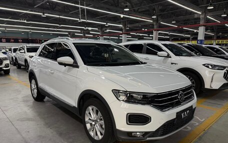 Volkswagen T-Roc I, 2022 год, 1 700 000 рублей, 3 фотография