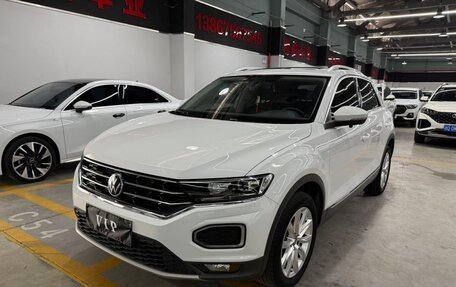 Volkswagen T-Roc I, 2022 год, 1 700 000 рублей, 2 фотография