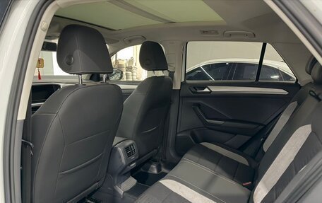 Volkswagen T-Roc I, 2022 год, 1 700 000 рублей, 6 фотография