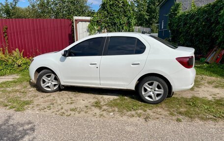 Renault Logan II, 2015 год, 550 000 рублей, 1 фотография