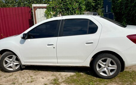 Renault Logan II, 2015 год, 550 000 рублей, 2 фотография