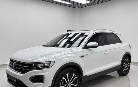Volkswagen T-Roc I, 2022 год, 1 600 000 рублей, 1 фотография