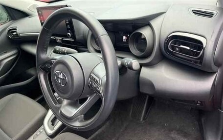 Toyota Yaris Cross, 2020 год, 1 400 000 рублей, 5 фотография