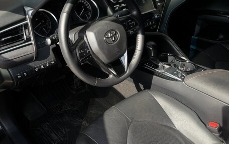 Toyota Camry, 2020 год, 2 450 000 рублей, 4 фотография