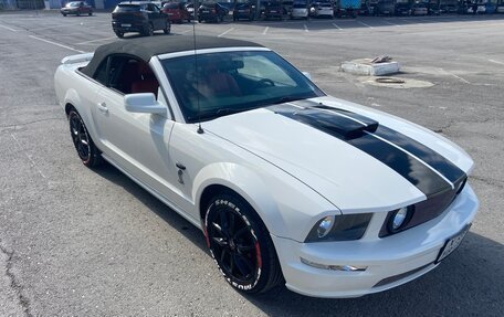 Ford Mustang VI рестайлинг, 2007 год, 3 050 000 рублей, 2 фотография