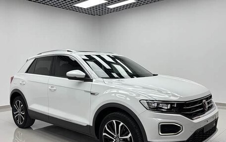 Volkswagen T-Roc I, 2022 год, 1 600 000 рублей, 3 фотография