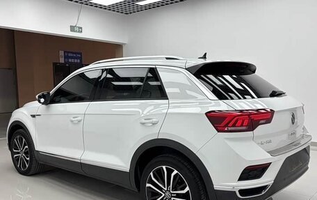 Volkswagen T-Roc I, 2022 год, 1 600 000 рублей, 6 фотография