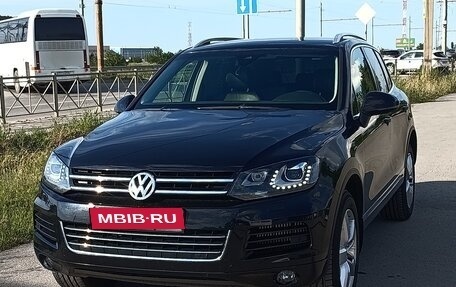 Volkswagen Touareg III, 2011 год, 2 148 000 рублей, 2 фотография