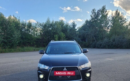 Mitsubishi Outlander III рестайлинг 3, 2011 год, 1 200 000 рублей, 3 фотография