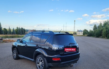 Mitsubishi Outlander III рестайлинг 3, 2011 год, 1 200 000 рублей, 10 фотография