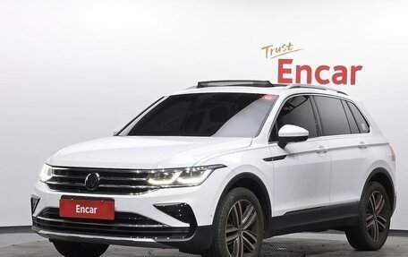 Volkswagen Tiguan II, 2022 год, 4 210 000 рублей, 2 фотография