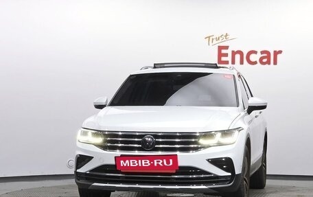 Volkswagen Tiguan II, 2022 год, 4 210 000 рублей, 4 фотография