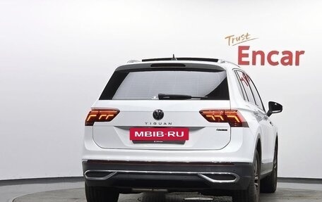 Volkswagen Tiguan II, 2022 год, 4 210 000 рублей, 5 фотография