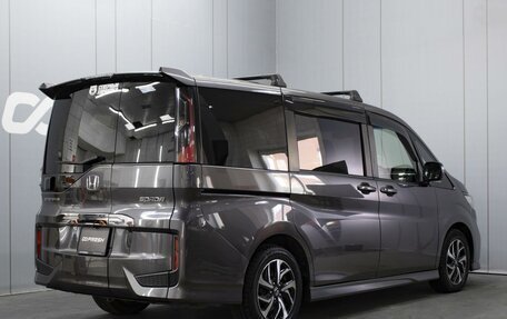 Honda Stepwgn IV, 2017 год, 2 090 000 рублей, 2 фотография