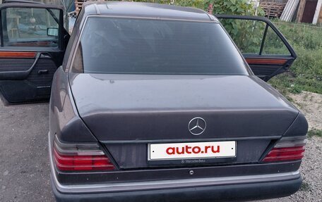 Mercedes-Benz E-Класс, 1992 год, 260 000 рублей, 2 фотография