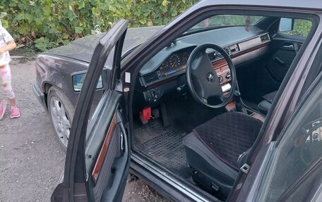 Mercedes-Benz E-Класс, 1992 год, 260 000 рублей, 6 фотография