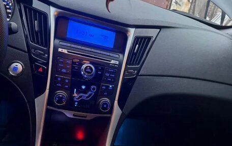 Hyundai Sonata VI, 2011 год, 950 000 рублей, 17 фотография