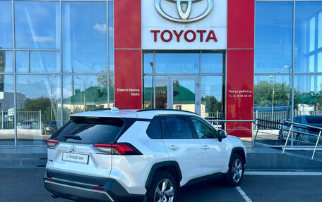 Toyota RAV4, 2021 год, 3 680 000 рублей, 7 фотография