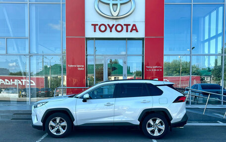 Toyota RAV4, 2021 год, 3 680 000 рублей, 4 фотография