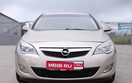 Opel Astra J, 2011 год, 630 000 рублей, 2 фотография