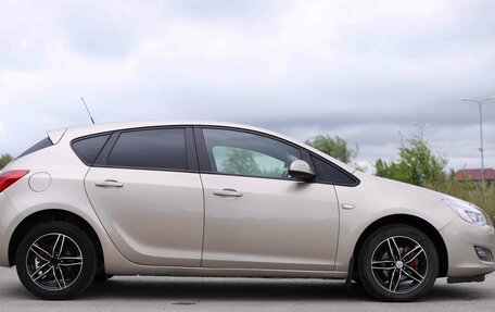 Opel Astra J, 2011 год, 630 000 рублей, 4 фотография