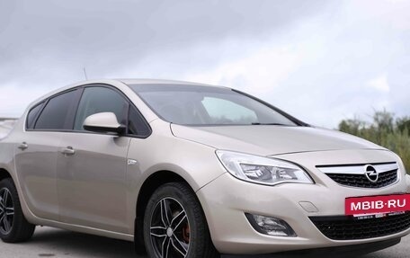 Opel Astra J, 2011 год, 630 000 рублей, 3 фотография