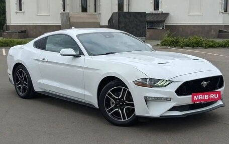 Ford Mustang VI рестайлинг, 2021 год, 3 260 000 рублей, 2 фотография