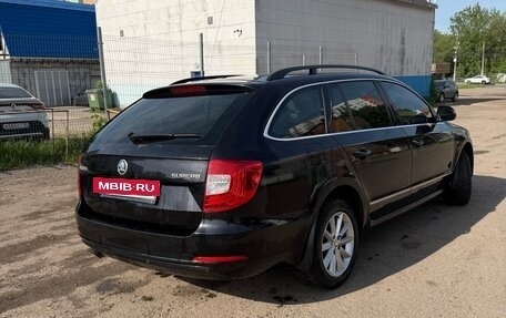 Skoda Superb III рестайлинг, 2013 год, 999 000 рублей, 3 фотография