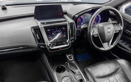 Toyota Crown, 2019 год, 3 399 900 рублей, 8 фотография