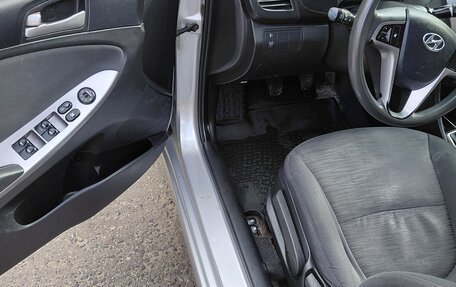 Hyundai Solaris II рестайлинг, 2015 год, 740 000 рублей, 15 фотография