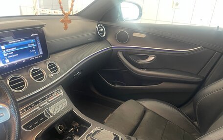 Mercedes-Benz E-Класс, 2019 год, 3 450 000 рублей, 4 фотография