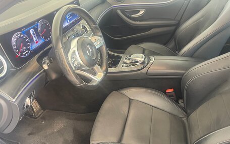 Mercedes-Benz E-Класс, 2019 год, 3 450 000 рублей, 5 фотография