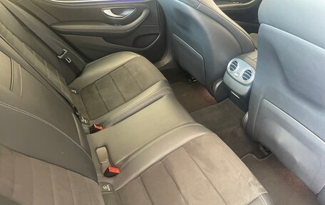 Mercedes-Benz E-Класс, 2019 год, 3 450 000 рублей, 9 фотография