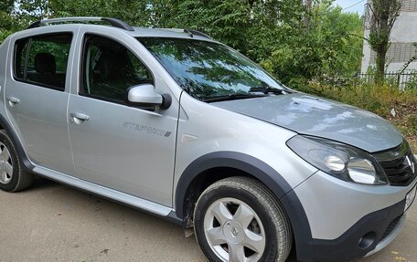 Renault Sandero I, 2013 год, 735 000 рублей, 2 фотография