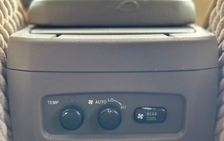 Toyota Land Cruiser Prado 120 рестайлинг, 2008 год, 2 199 999 рублей, 17 фотография