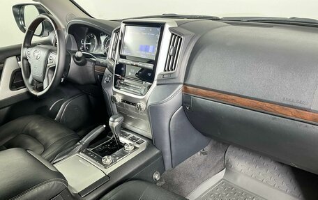 Toyota Land Cruiser 200, 2019 год, 6 199 000 рублей, 14 фотография