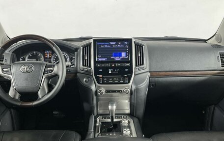 Toyota Land Cruiser 200, 2019 год, 6 199 000 рублей, 15 фотография