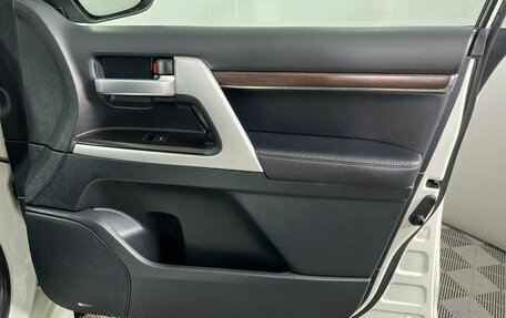 Toyota Land Cruiser 200, 2019 год, 6 199 000 рублей, 24 фотография