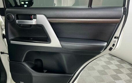 Toyota Land Cruiser 200, 2019 год, 6 199 000 рублей, 25 фотография