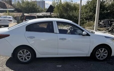 KIA Rio IV, 2018 год, 1 190 000 рублей, 2 фотография